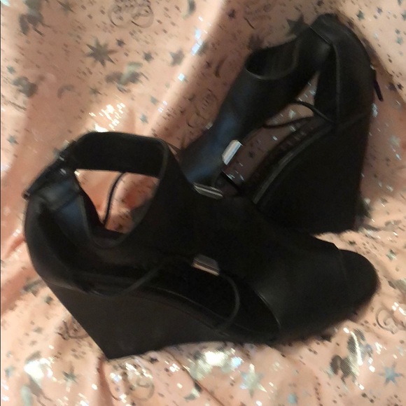 Black Wedges - Picture 2 of 3
